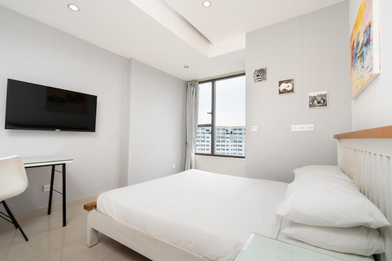 River Inn Apartment With Pool & Gym Ho-Chi-Minh-Stadt Exterior foto