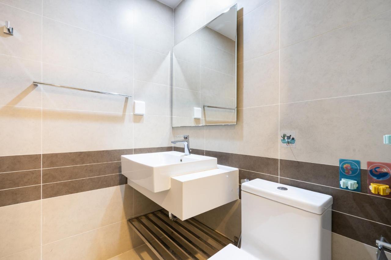 River Inn Apartment With Pool & Gym Ho-Chi-Minh-Stadt Exterior foto